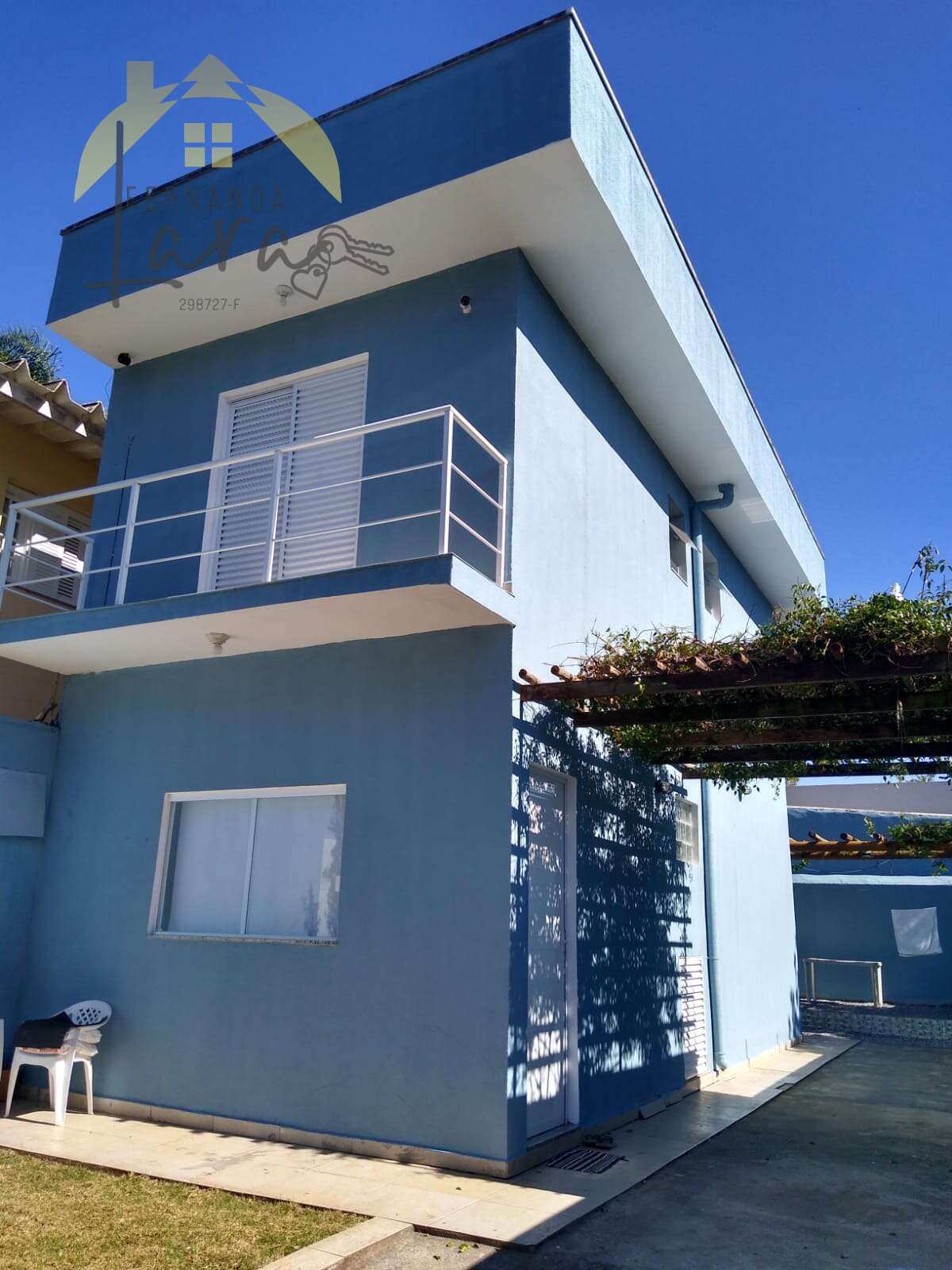 Sobrado à venda em Peruíbe, Jardim Veneza, com 2 quartos, 74m² - Fernanda Lara Corretora