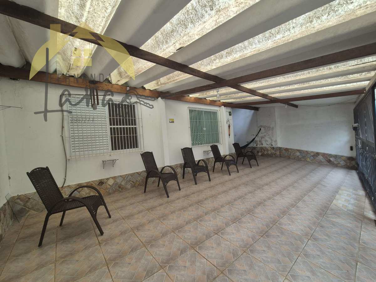 Casa à venda em Peruíbe, Centro, com 4 quartos, 175m² - Fernanda Lara Corretora