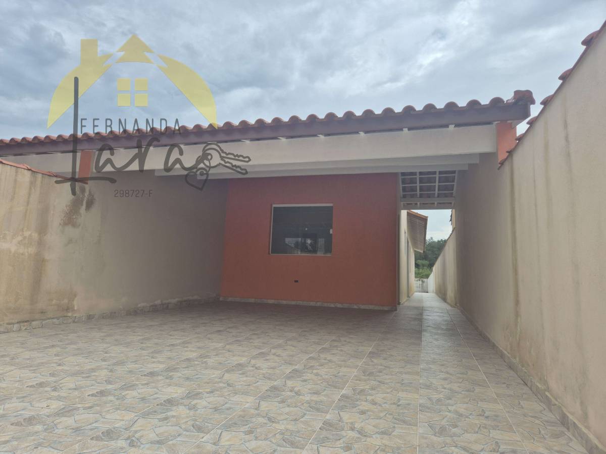 Casa à venda em Peruíbe, com 3 quartos, 102m² - Fernanda Lara Corretora