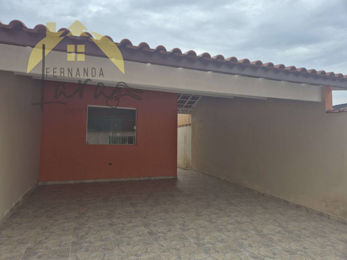 Casa à venda em Peruíbe, com 3 quartos, 102m² - Fernanda Lara Corretora