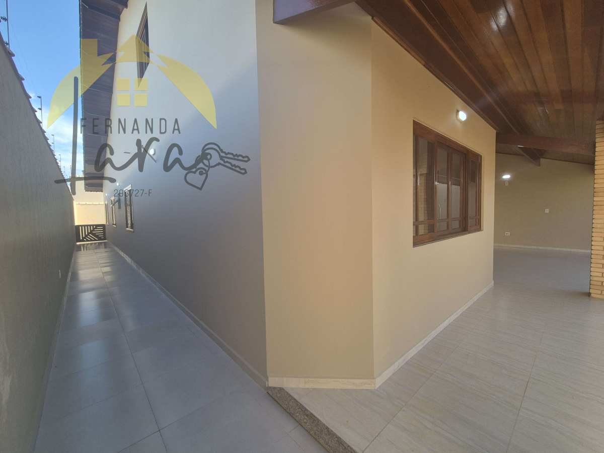 Casa à venda em Peruíbe, Jardim Beira Mar, com 3 quartos, 211m² - Fernanda Lara Corretora
