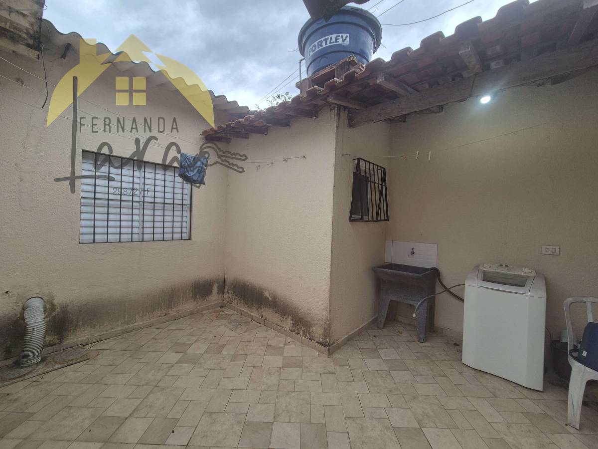 Casa à venda, Leão novaes, com 2 quartos - Fernanda Lara Corretora