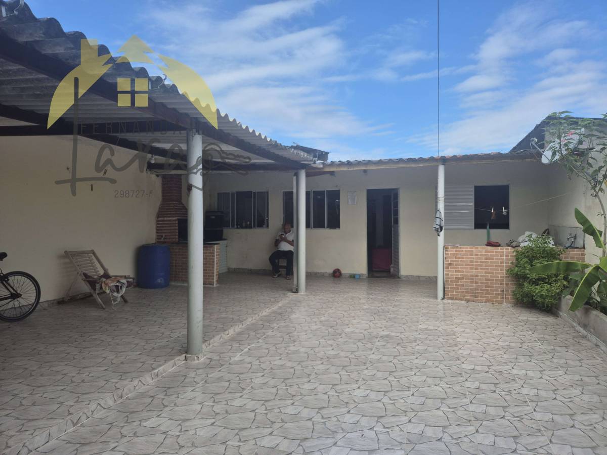 Casa à venda em Peruíbe, Recreio santista, com 2 quartos, 160m² - Fernanda Lara Corretora