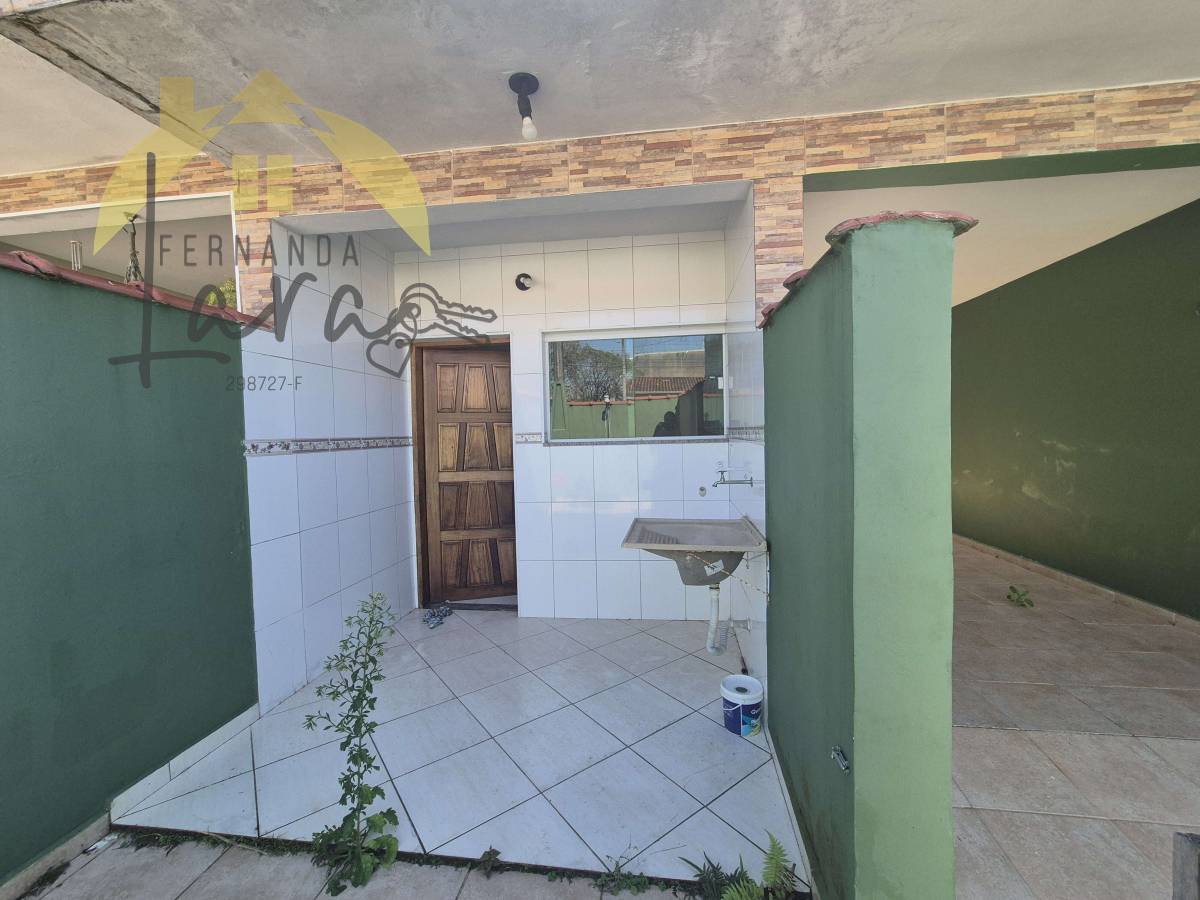 Casa à venda em Peruíbe, São joao Batista, com 2 quartos, 77m² - Fernanda Lara Corretora