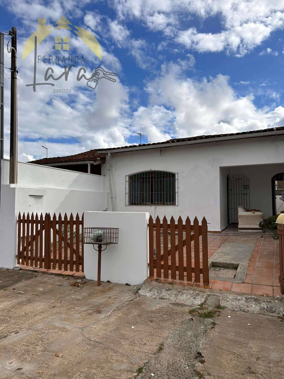 Casa à venda em Peruíbe, São João Batista, com 3 quartos - Fernanda Lara Corretora