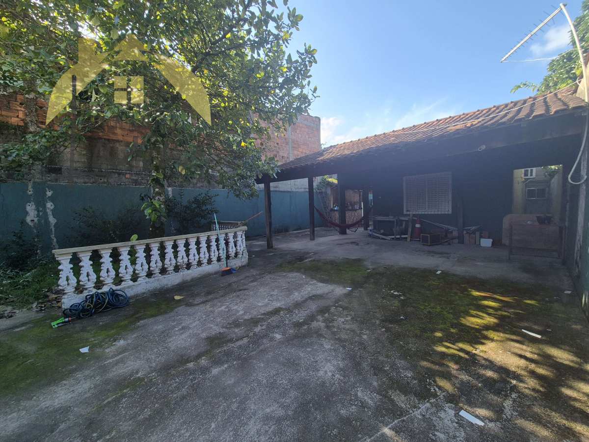 Casa à venda em Peruíbe, Vatrapuã, com 2 quartos, 100m² - Fernanda Lara Corretora