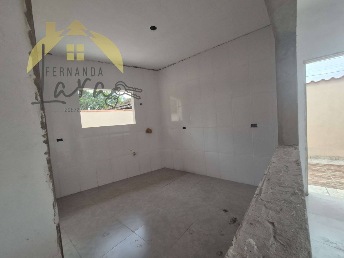 Casa à venda em Peruíbe, Vila Erminda, com 2 quartos, 68m² - Fernanda Lara Corretora