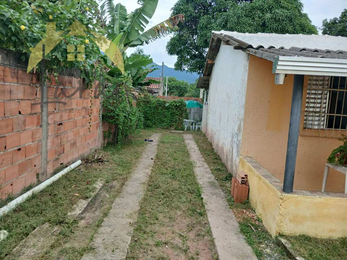 Casa à venda em Peruíbe, Jardim Quiles, com 2 quartos, 50m²