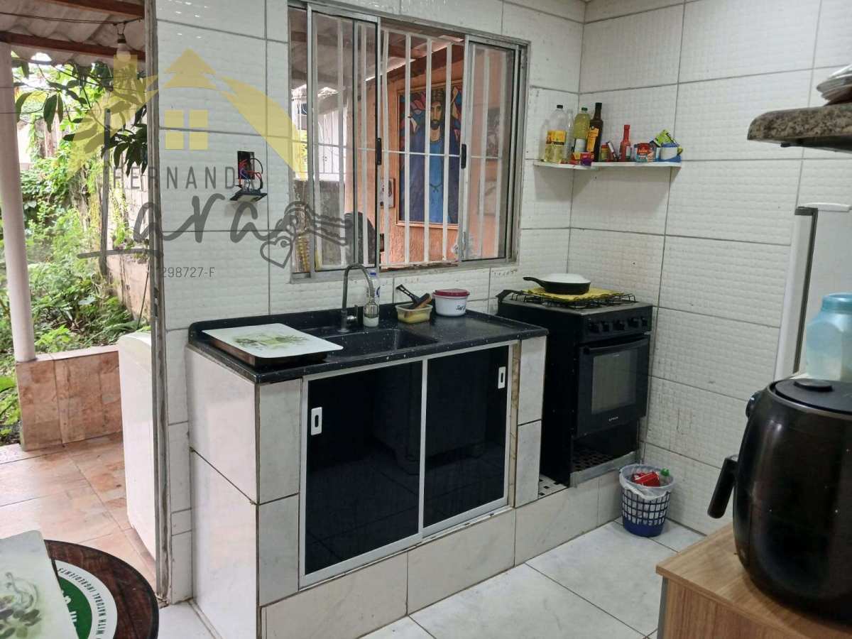 Casa à venda em Peruíbe, Jardim Quiles, com 2 quartos, 50m²