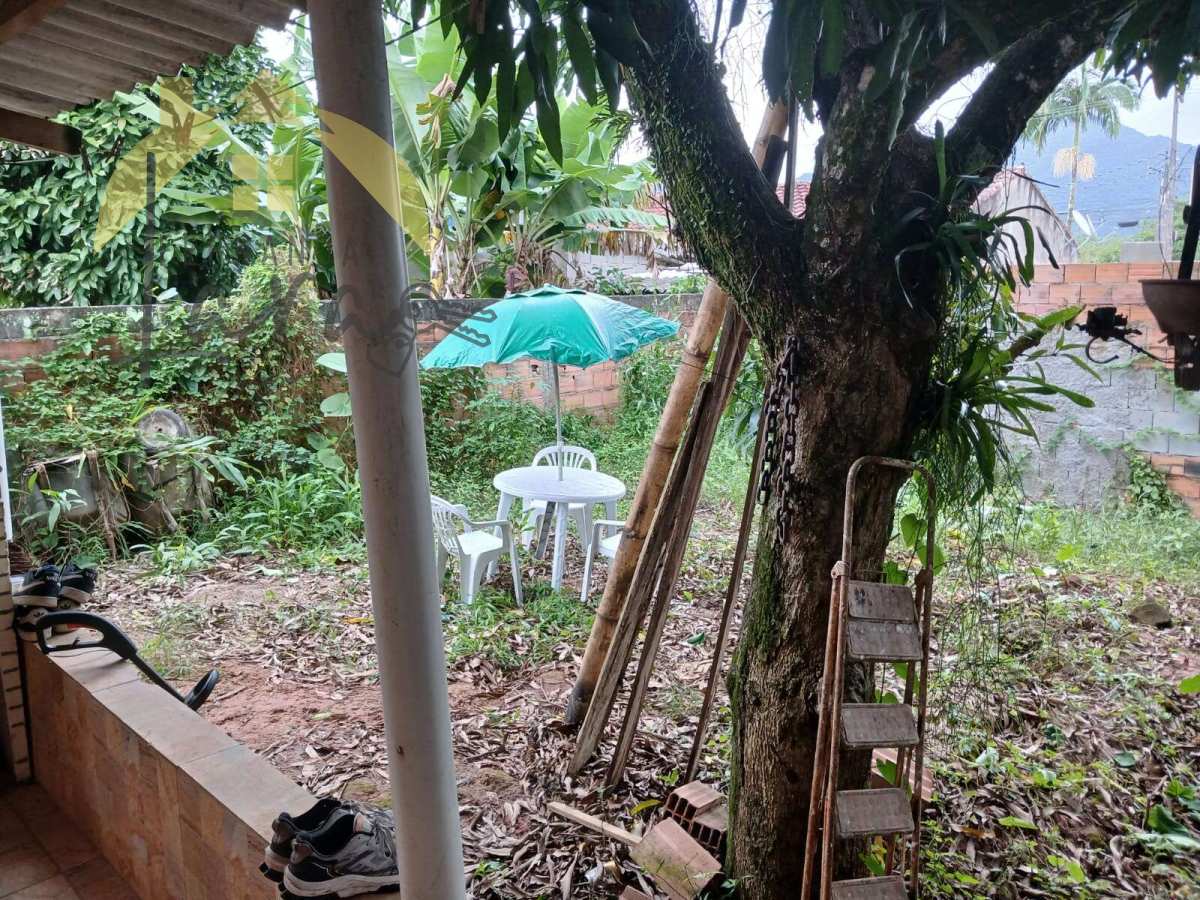 Casa à venda em Peruíbe, Jardim Quiles, com 2 quartos, 50m²