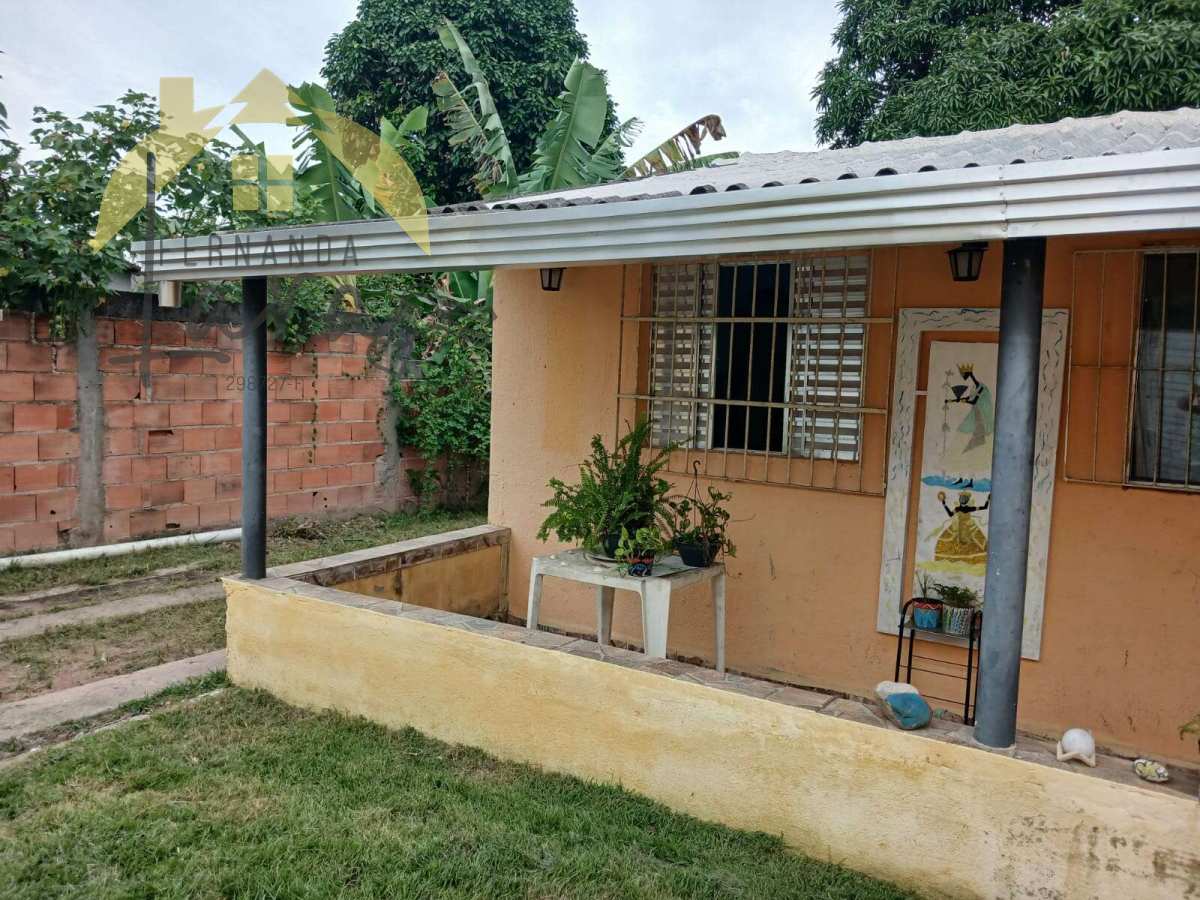 Casa à venda em Peruíbe, Jardim Quiles, com 2 quartos, 50m²
